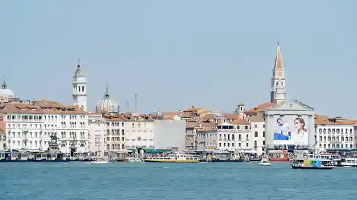 E2.St Tropez - St Lucia