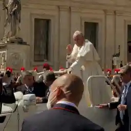 SWISS GUARDS THE POPE'S MYSTERIOUS ARMY