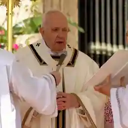 SWISS GUARDS THE POPE'S MYSTERIOUS ARMY